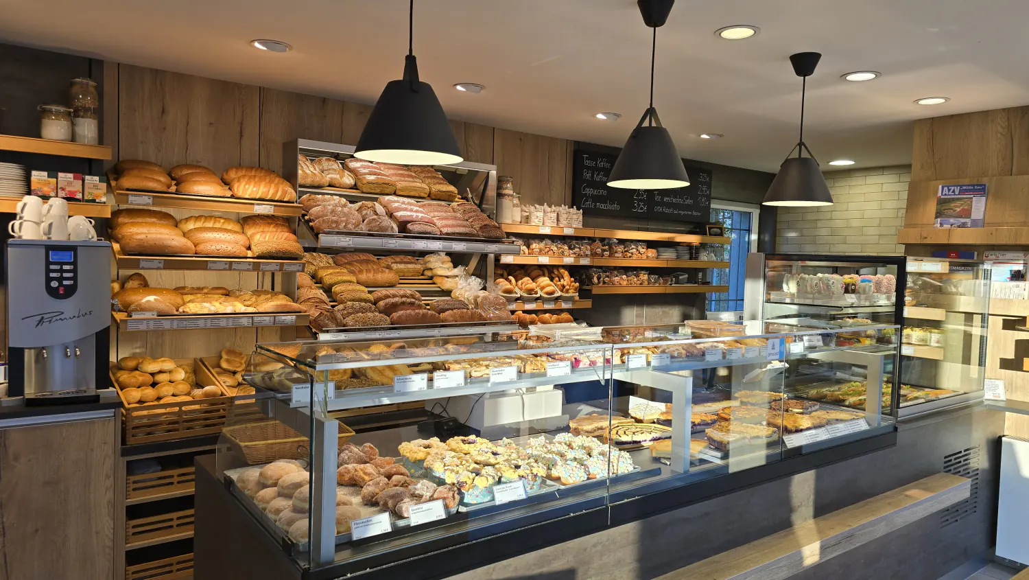Warenauslage in der Filiale Grumbach der Landbäckerei Friedrich